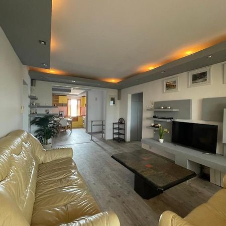 Lovely 3 Bedrooms Apartament Oradea Zewnętrze zdjęcie