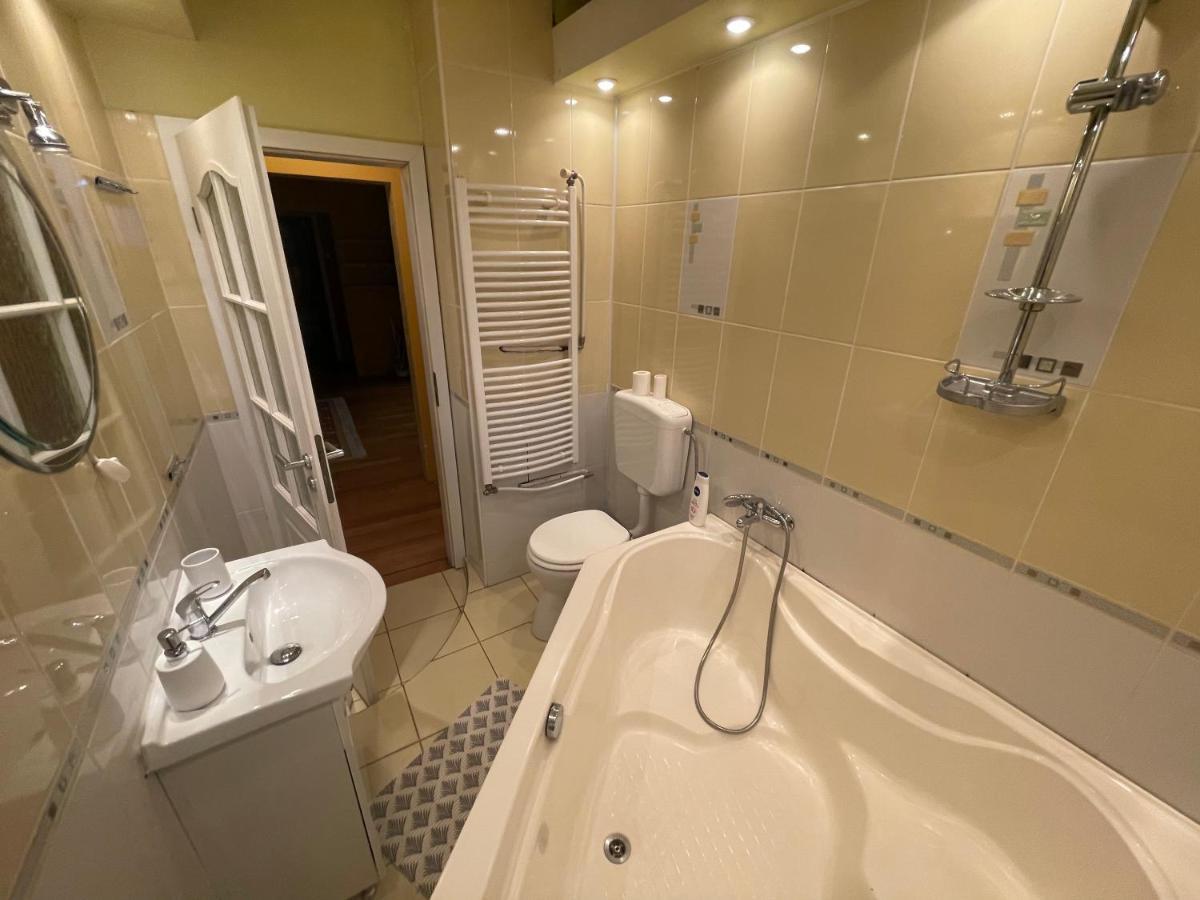 Lovely 3 Bedrooms Apartament Oradea Zewnętrze zdjęcie
