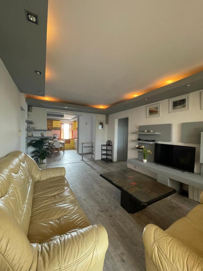 Lovely 3 Bedrooms Apartament Oradea Zewnętrze zdjęcie