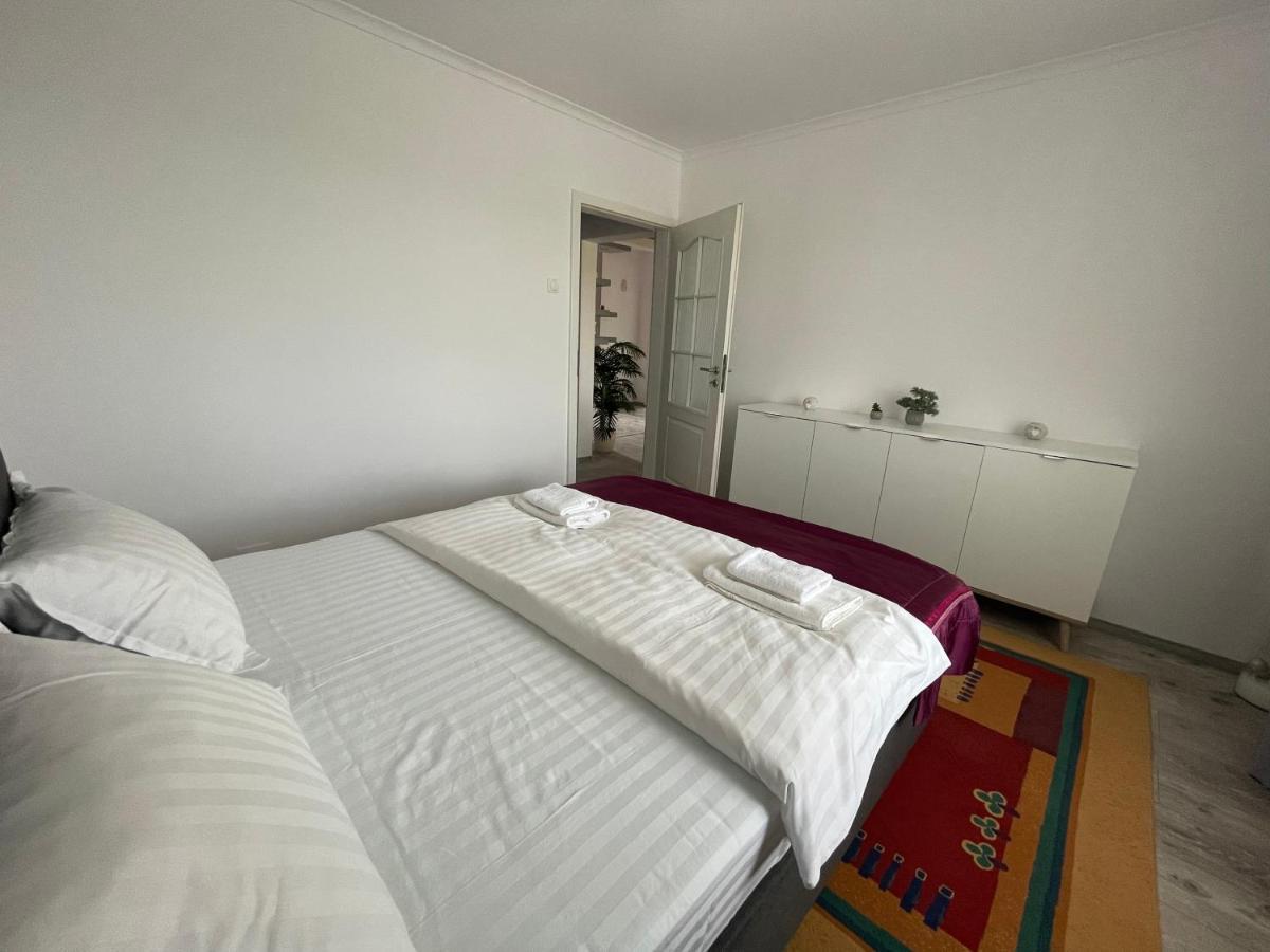 Lovely 3 Bedrooms Apartament Oradea Zewnętrze zdjęcie