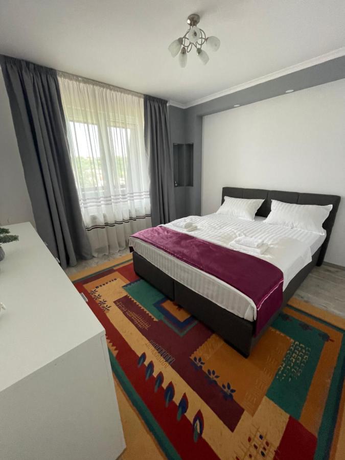 Lovely 3 Bedrooms Apartament Oradea Zewnętrze zdjęcie